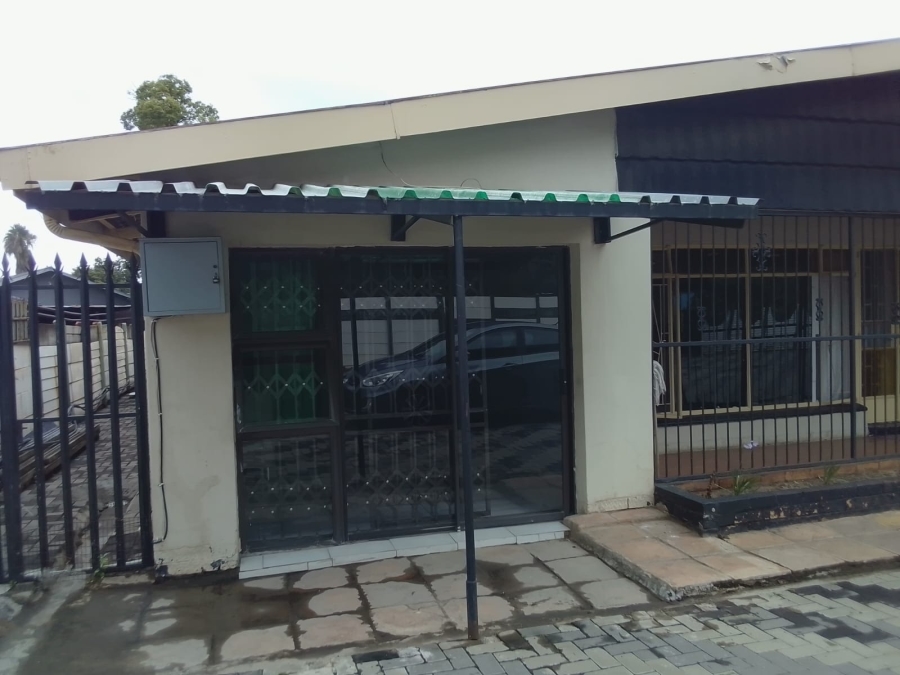 To Let 1 Bedroom Property for Rent in Oos Einde North West